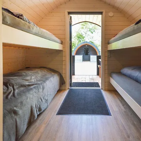 2 Bedroom Cozy In Apartment